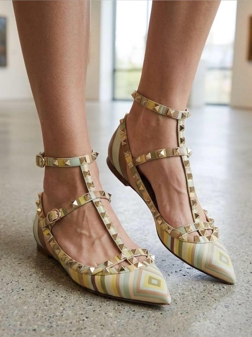 Valentino Rockstud 1975 Native Couture chevron pointed toe T-strap Flats 35.5